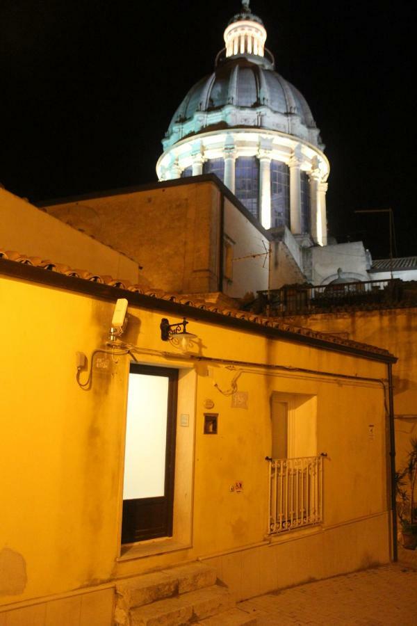 Specula Domus - Ibla Villa รากูซา ภายนอก รูปภาพ