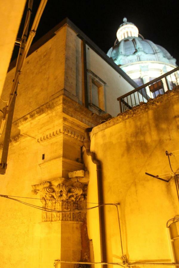 Specula Domus - Ibla Villa รากูซา ภายนอก รูปภาพ